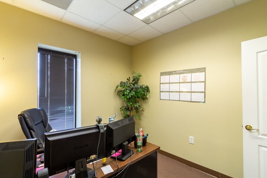 More Photos Of 94 E Crogan St, Lawrenceville Office For Lease