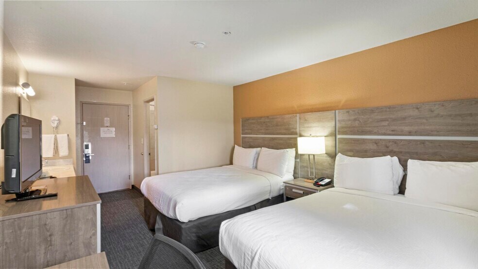 More Photos Of 1509 6th St, Wells Hotel For Sale