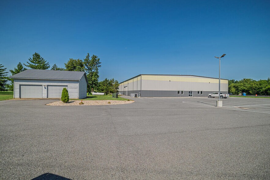 More Photos Of 8705 Cairo Rd, West Paducah Flex For Lease
