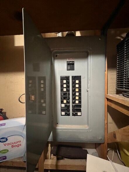 More Photos Of 300 Chestnut St, Elliott Specialty For Sale