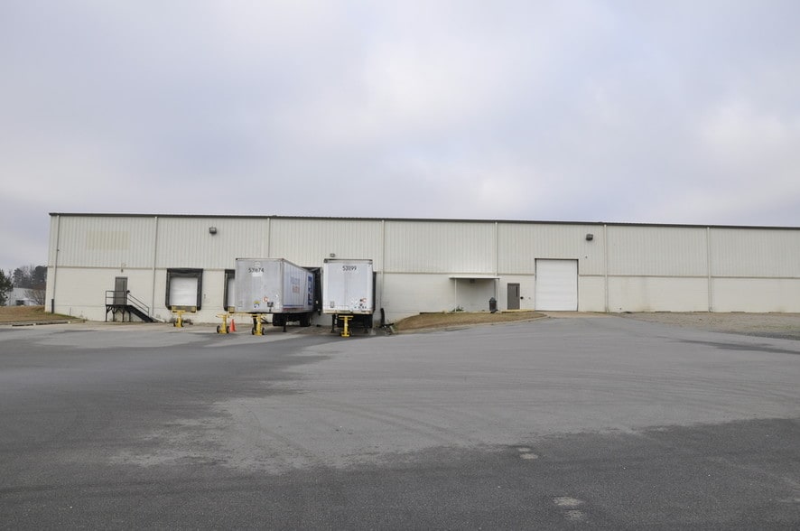 More Photos Of 911 J R Industrial Dr, Sanford Manufacturing For Lease