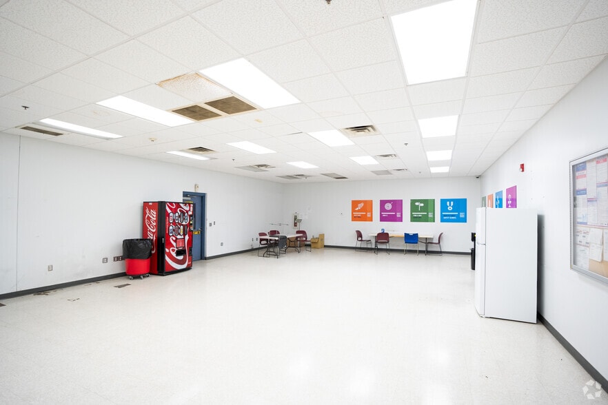 More Photos Of 500 Gateway Dr, Goldsboro Warehouse For Sale
