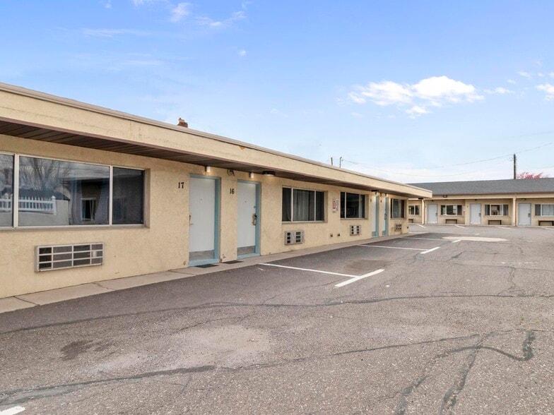 More Photos Of 180 E Center St, Panguitch Hotel For Sale