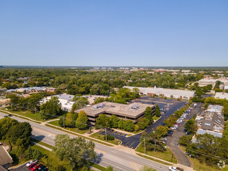 More Photos Of 3400 Dundee Rd, Northbrook Office For Lease