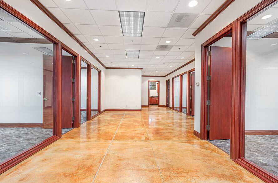 More Photos Of 810 Denbeste Ct, Windsor Office For Lease