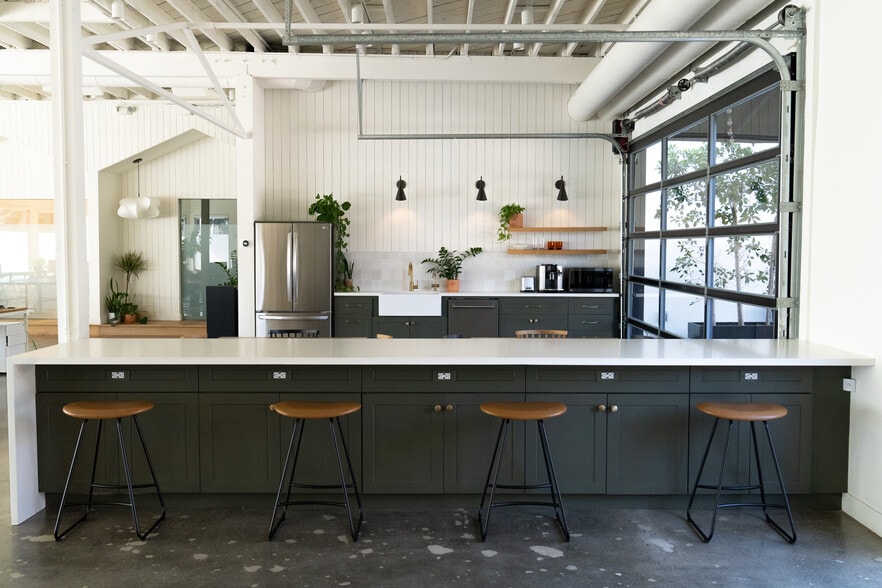 More Photos Of 12101 Venice Blvd, Los Angeles Loft Creative Space For Lease