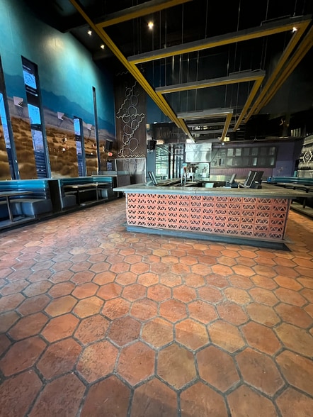 More Photos Of 4935 N Mesa St, El Paso Restaurant For Lease