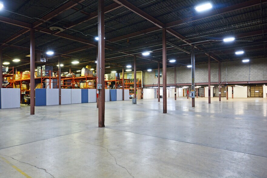 More Photos Of 4301 Hwy 7 W, Saint Louis Park Distribution For Lease