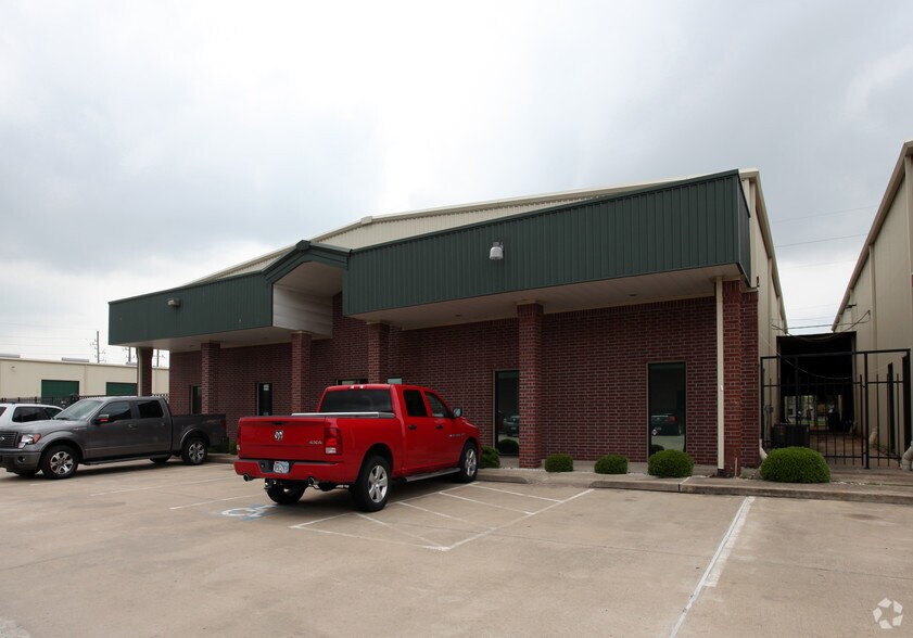 More Photos Of 11116 W Little York Rd, Houston Unknown For Lease