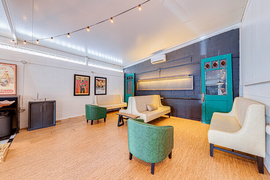 More Photos Of 4404 Edgewater Dr, Orlando Storefront Retail Residential For Sale