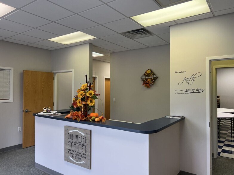 More Photos Of 5654 Carolina Beach Rd, Wilmington Showroom For Sale