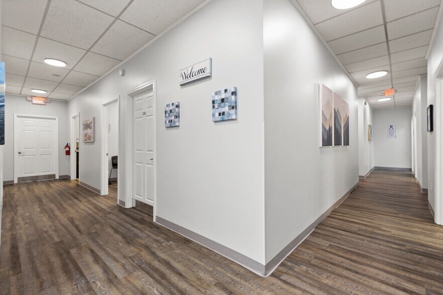 More Photos Of 725 S Main St, London Medical For Sale