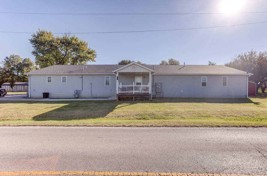 Primary Photo Of 414 N Hirons St, Waltonville Apartments For Sale