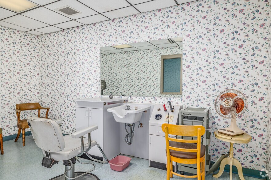 More Photos Of 39 N Portage Path, Akron Shelter For Sale