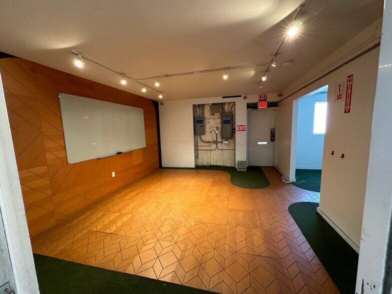 More Photos Of 2501 Jennings St, San Francisco Manufacturing For Lease