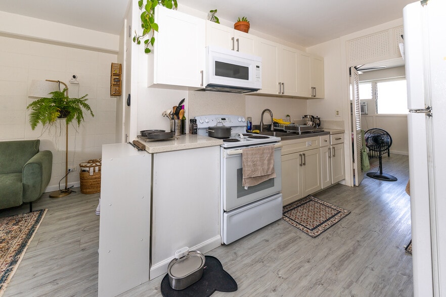 More Photos Of 3427 Waialae Ave, Honolulu Storefront Retail Residential For Sale