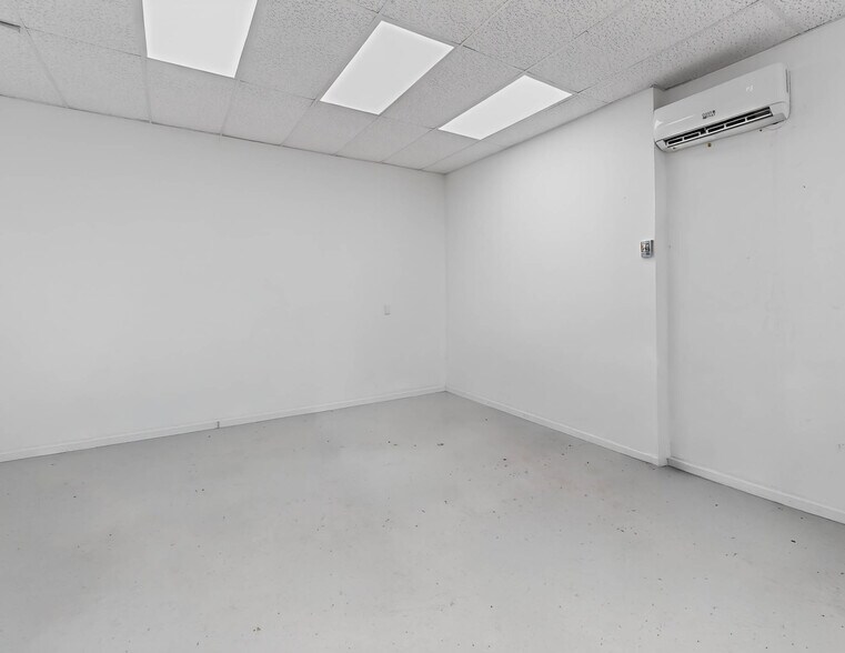 More Photos Of 4185 S Orlando Dr, Sanford Freestanding For Lease