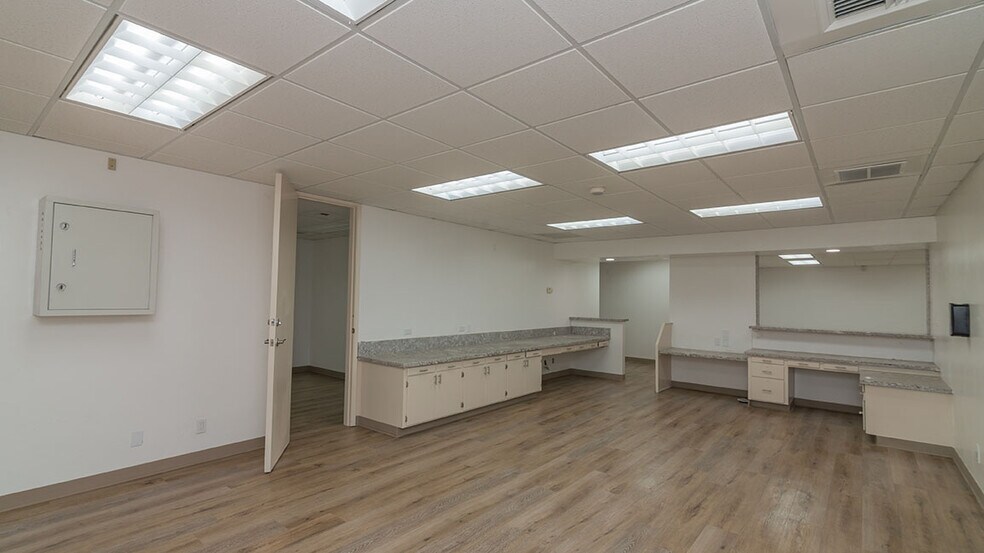 More Photos Of 3801 San Dimas St, Bakersfield Medical For Lease
