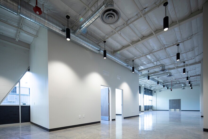 More Photos Of 6253 S Sossaman Rd, Mesa Airplane Hangar For Lease