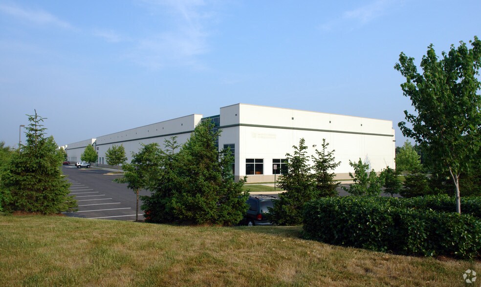 More Photos Of 45080 Old Ox Rd, Dulles Warehouse For Lease