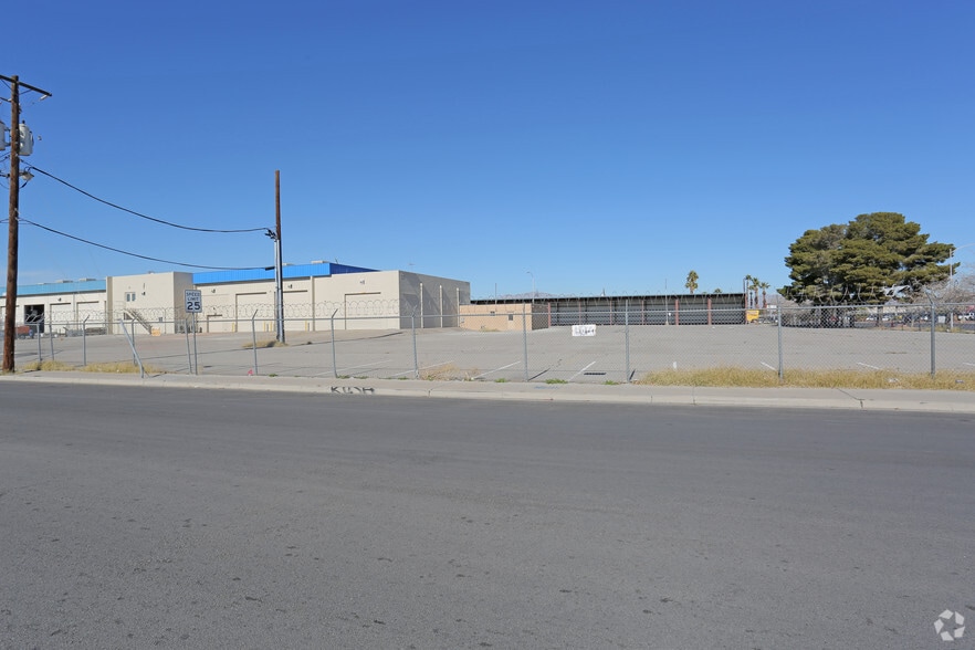 More Photos Of 101 N Mojave Rd, Las Vegas Warehouse For Lease