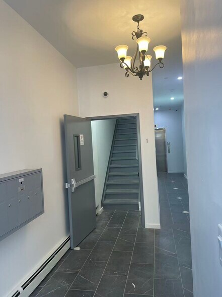 More Photos Of 13440 Blossom Ave, Flushing Office For Sale