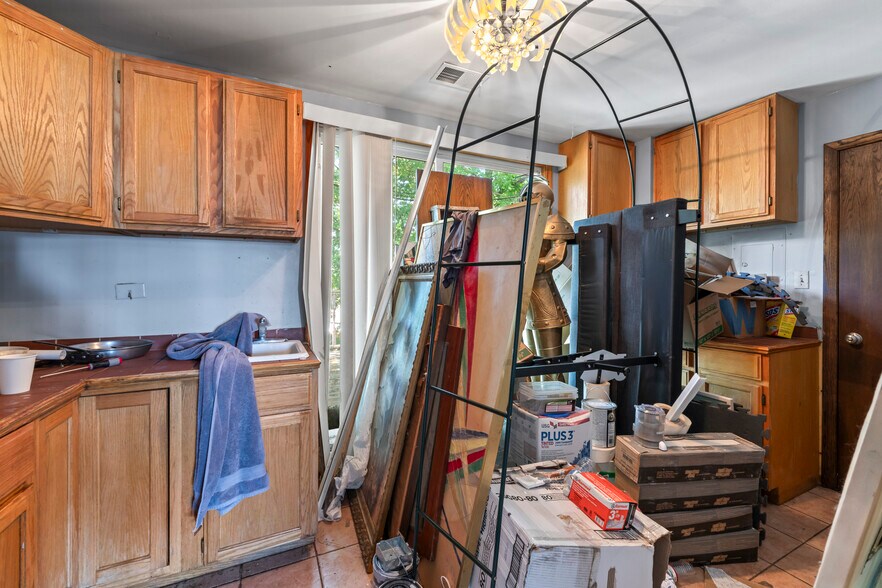 More Photos Of 10140 S Roberts Rd, Palos Hills Bar For Sale