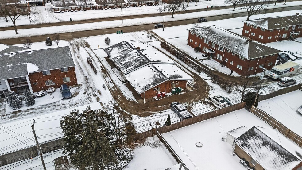 More Photos Of 23301 Kelly Rd, Eastpointe Apartments For Sale