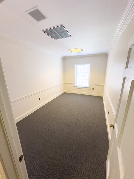 More Photos Of 505 S Main St, Laurinburg Bank For Lease