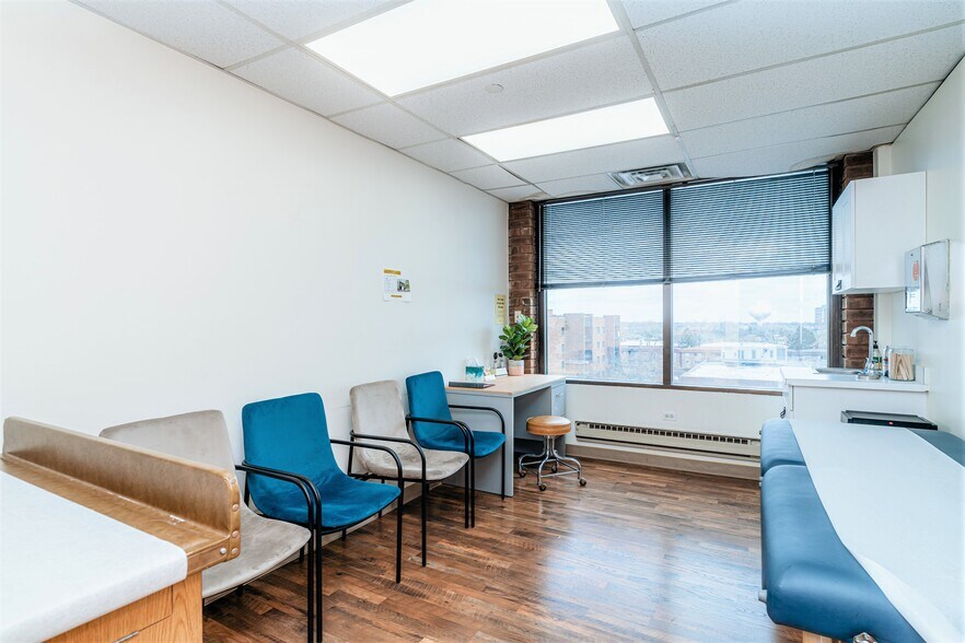 More Photos Of 2602 E Dempster St, Park Ridge Unknown For Lease