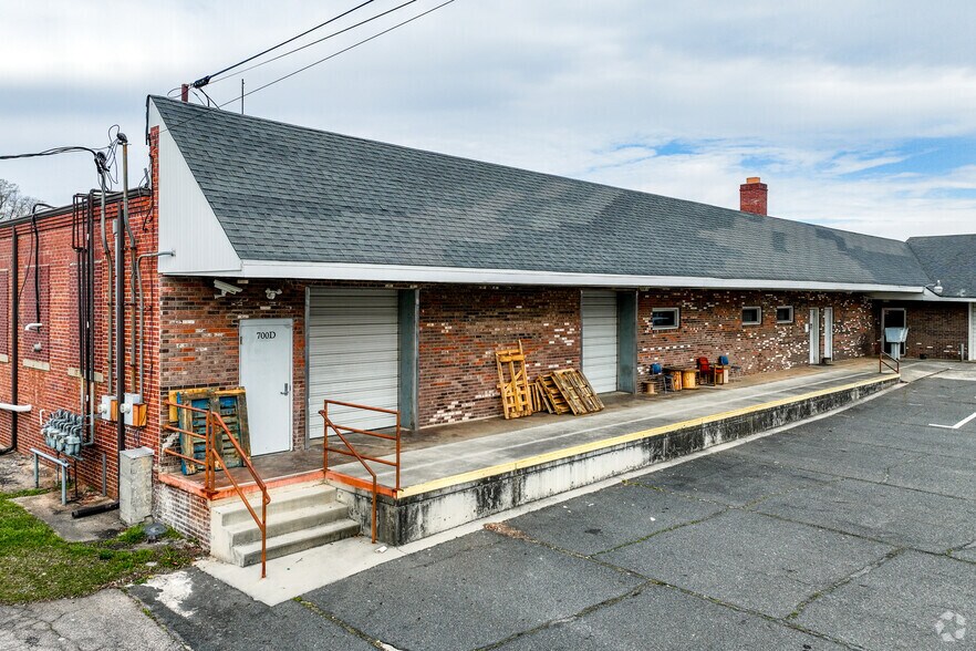More Photos Of 700 N Cannon Blvd, Kannapolis Storefront Retail Office For Lease