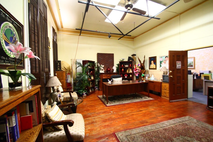 More Photos Of 120 E 25th St, Los Angeles Religious Facility For Lease