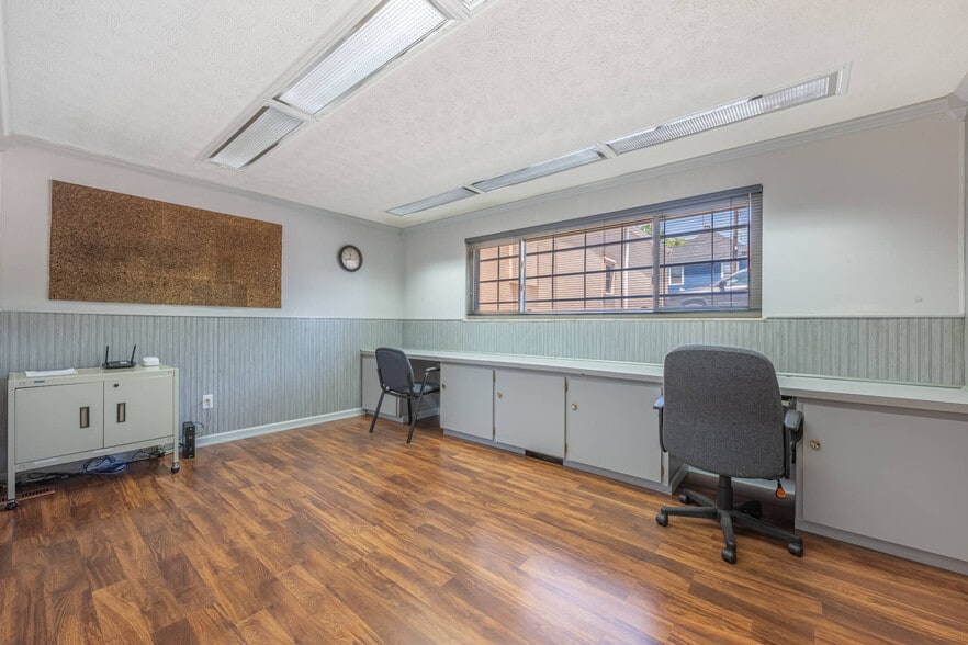 More Photos Of 2105 Central Ave, Middletown Office For Sale