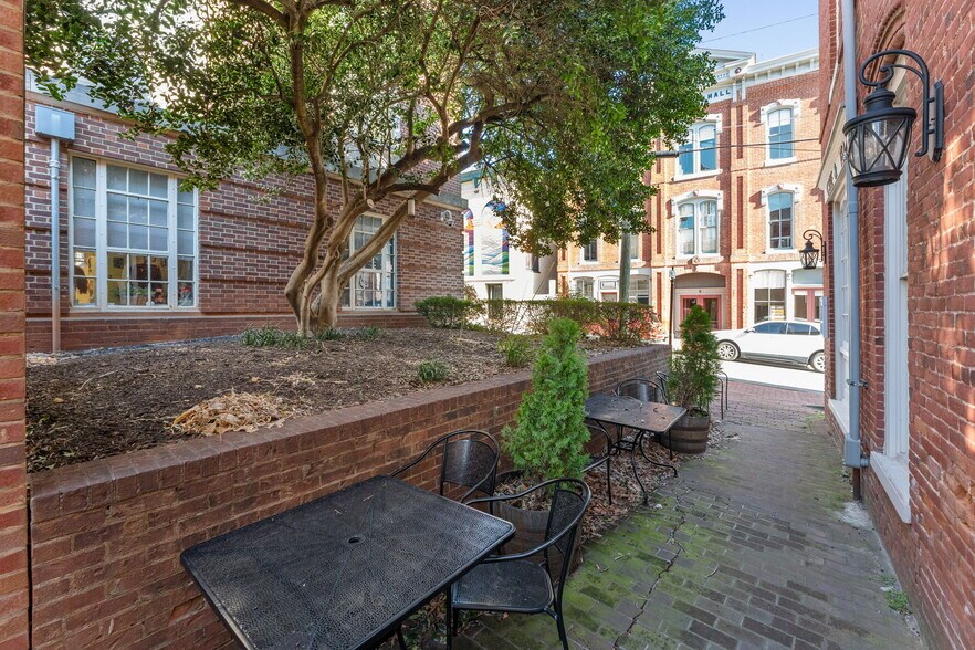 More Photos Of 12 Culpeper St, Warrenton Restaurant For Sale