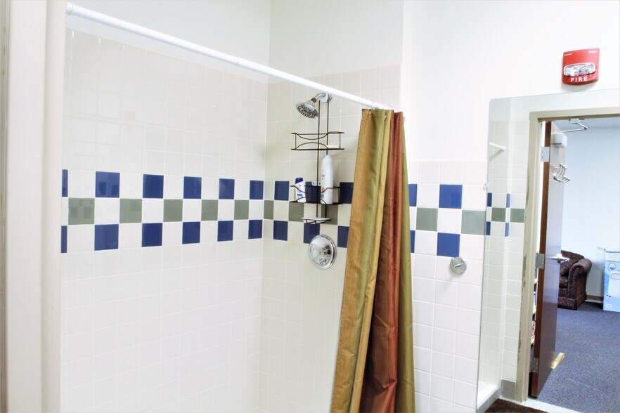 More Photos Of 14240 Dante Ave, Dolton Loft Creative Space For Lease