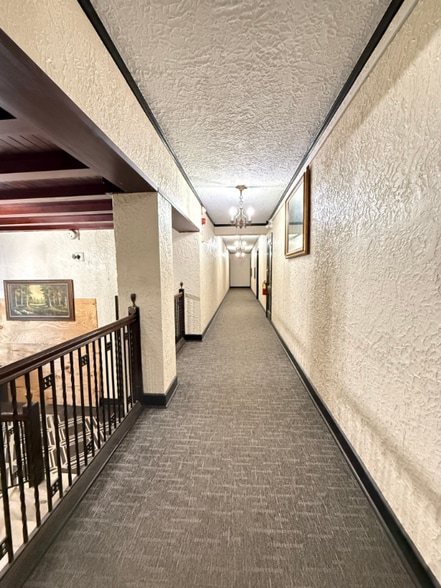 More Photos Of 631 S 4th St, Springfield Apartments For Sale