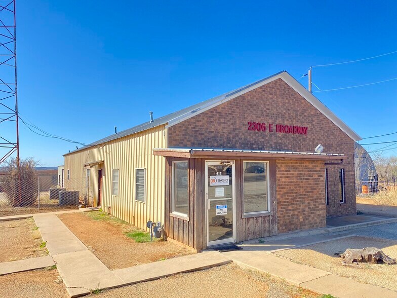 More Photos Of 2306 E Broadway St, Sweetwater Truck Terminal For Lease