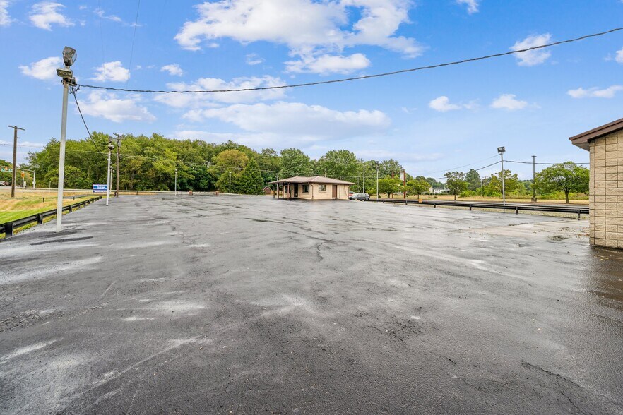 More Photos Of 123 Crossroads Rd, Scottdale Light Distribution For Sale