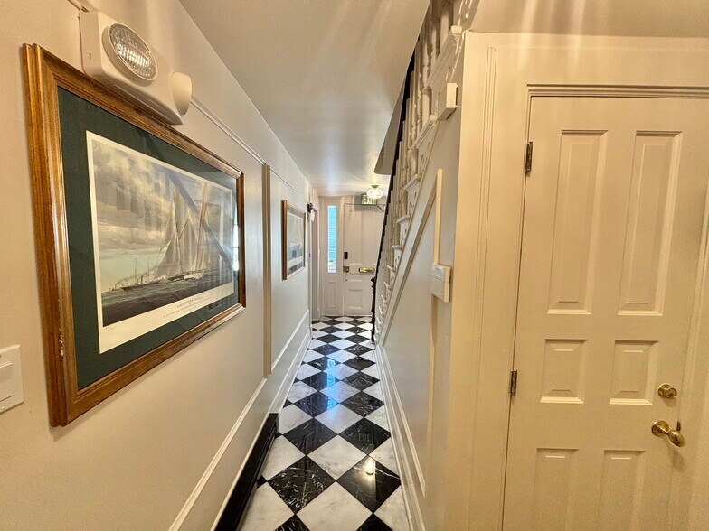 More Photos Of 184 Duke of Gloucester St, Annapolis Office Residential For Lease