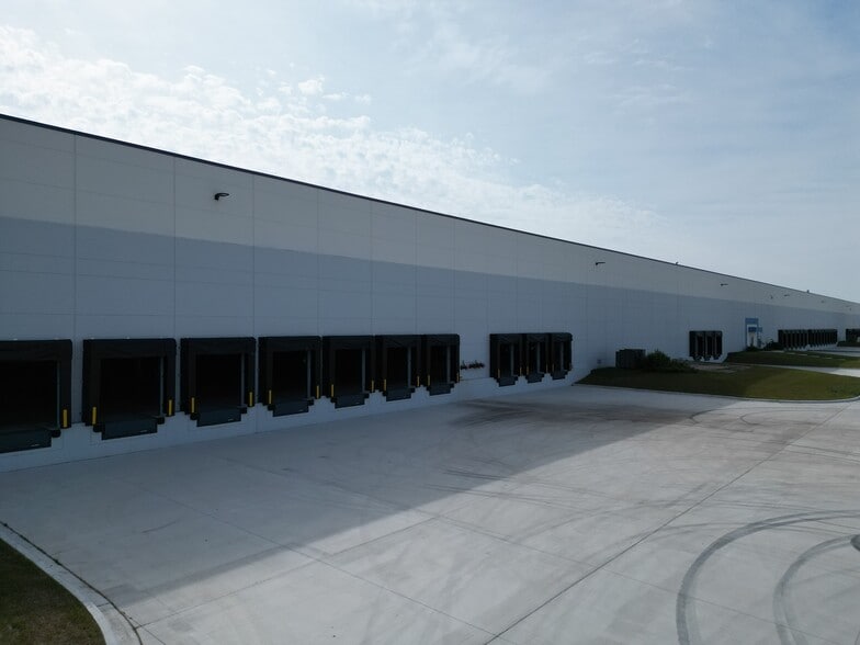 More Photos Of 2700 Ellis Rd, Joliet Warehouse For Lease