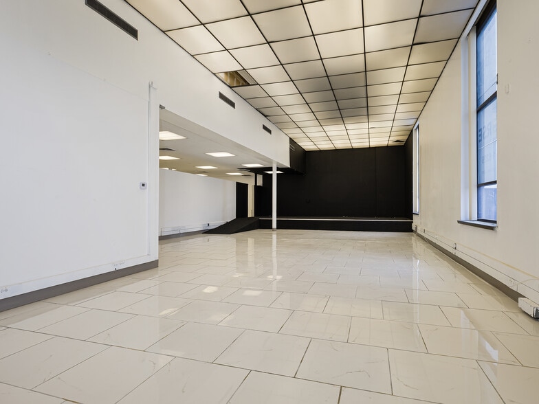 More Photos Of 320-330 E Manchester Blvd, Inglewood Bank For Lease