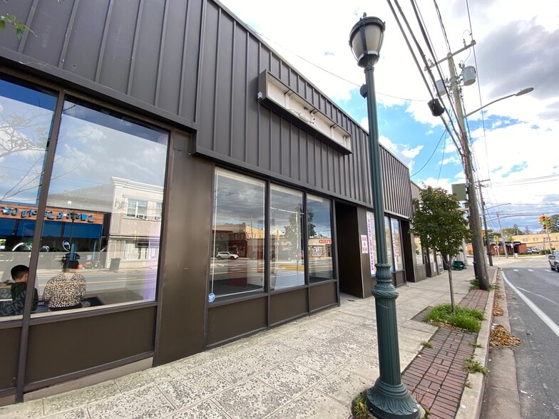 More Photos Of 814-850 Merrick Rd, Baldwin Storefront For Lease