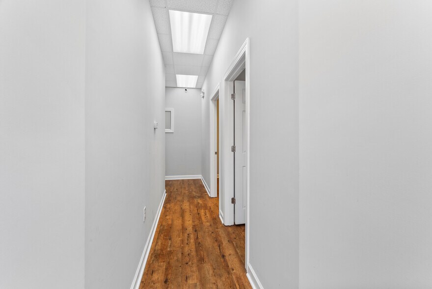 More Photos Of 103-105 Tradewynd Dr, Lynchburg Medical For Sale