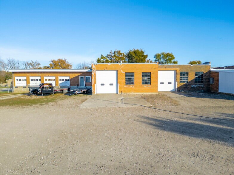 More Photos Of 708-712 S Jefferson Ave, Mason City Flex For Sale