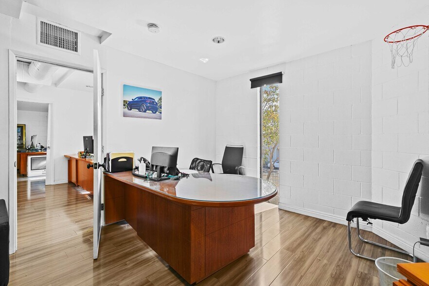 More Photos Of 3133 W Burbank Blvd, Burbank Coworking Space