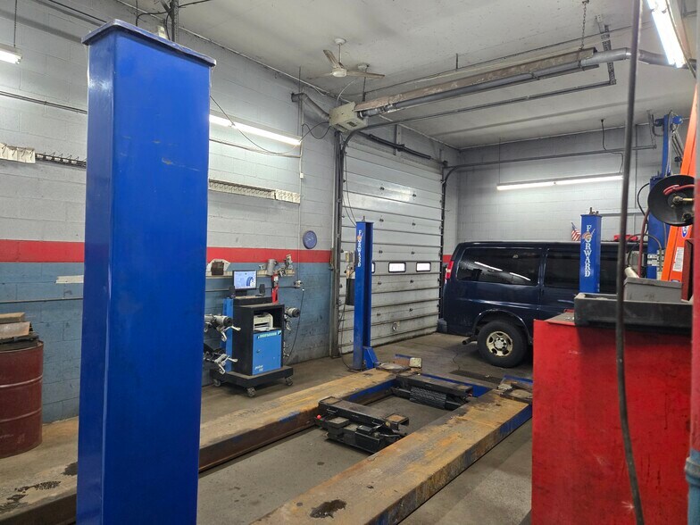 More Photos Of 2671 Seneca St, West Seneca Auto Repair For Sale