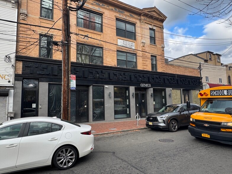 More Photos Of 101-105 Water St, Staten Island Storefront Retail Residential For Lease