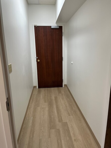 More Photos Of 200 Great Rd, Bedford Storefront Retail Office For Lease