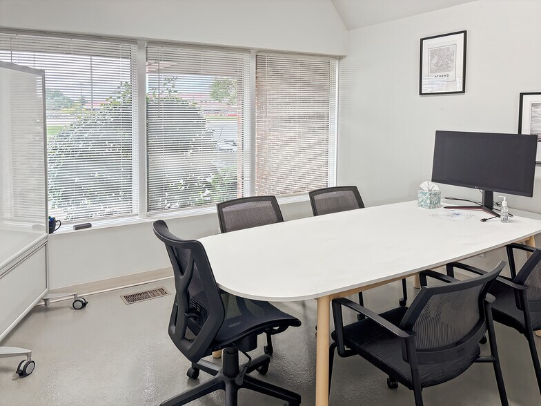 More Photos Of 100 N Atkinson Rd, Grayslake Coworking Space