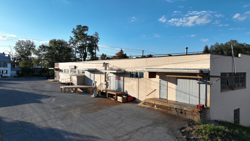 More Photos Of 405 N East St, Carlisle Distribution For Lease